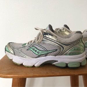 Saucony Running Shoe Size 8 Green and White